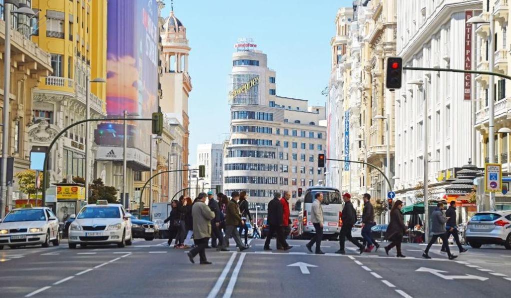 Punta Me Suites Next To Gran Via Madrid Kültér fotó